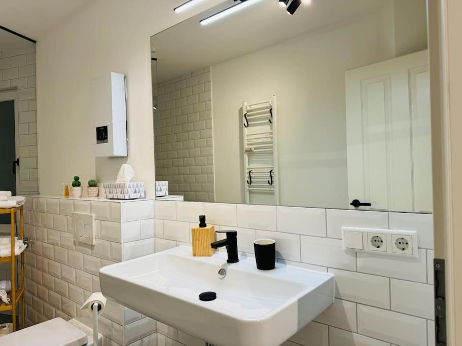 Klassen Stay - Designer Apartment Fuer 6 - Zentral - 2X Kingsize Essen Dış mekan fotoğraf