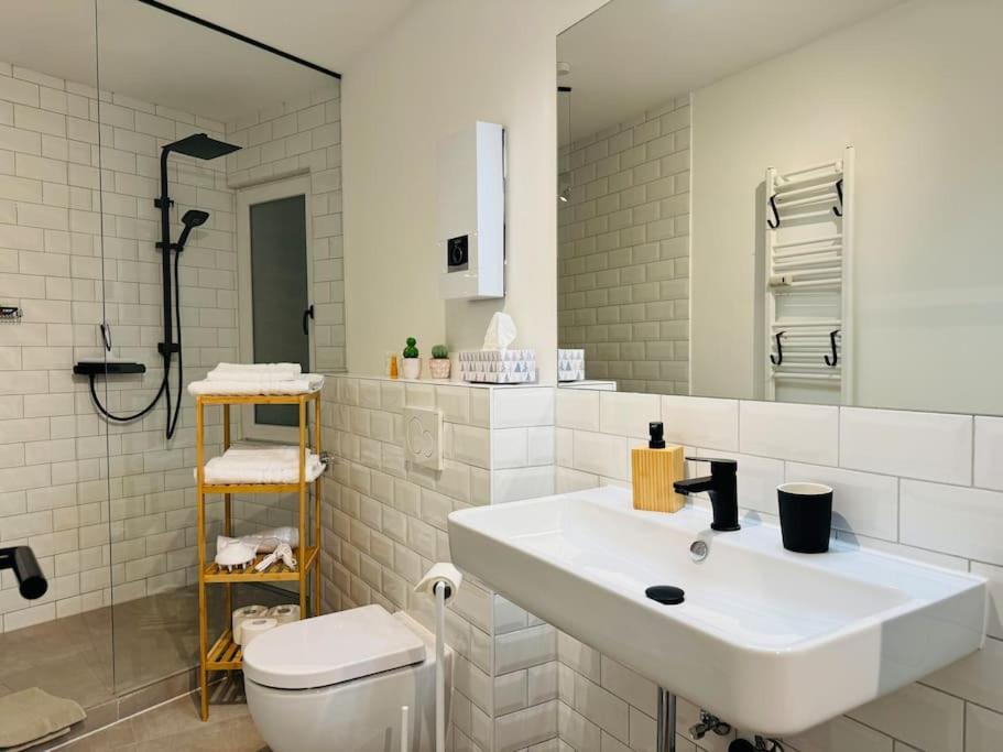 Klassen Stay - Designer Apartment Fuer 6 - Zentral - 2X Kingsize Essen Dış mekan fotoğraf